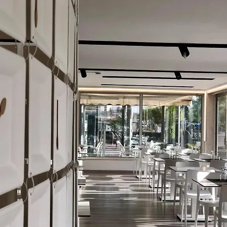 Miramare Con Piscina Sottomarina